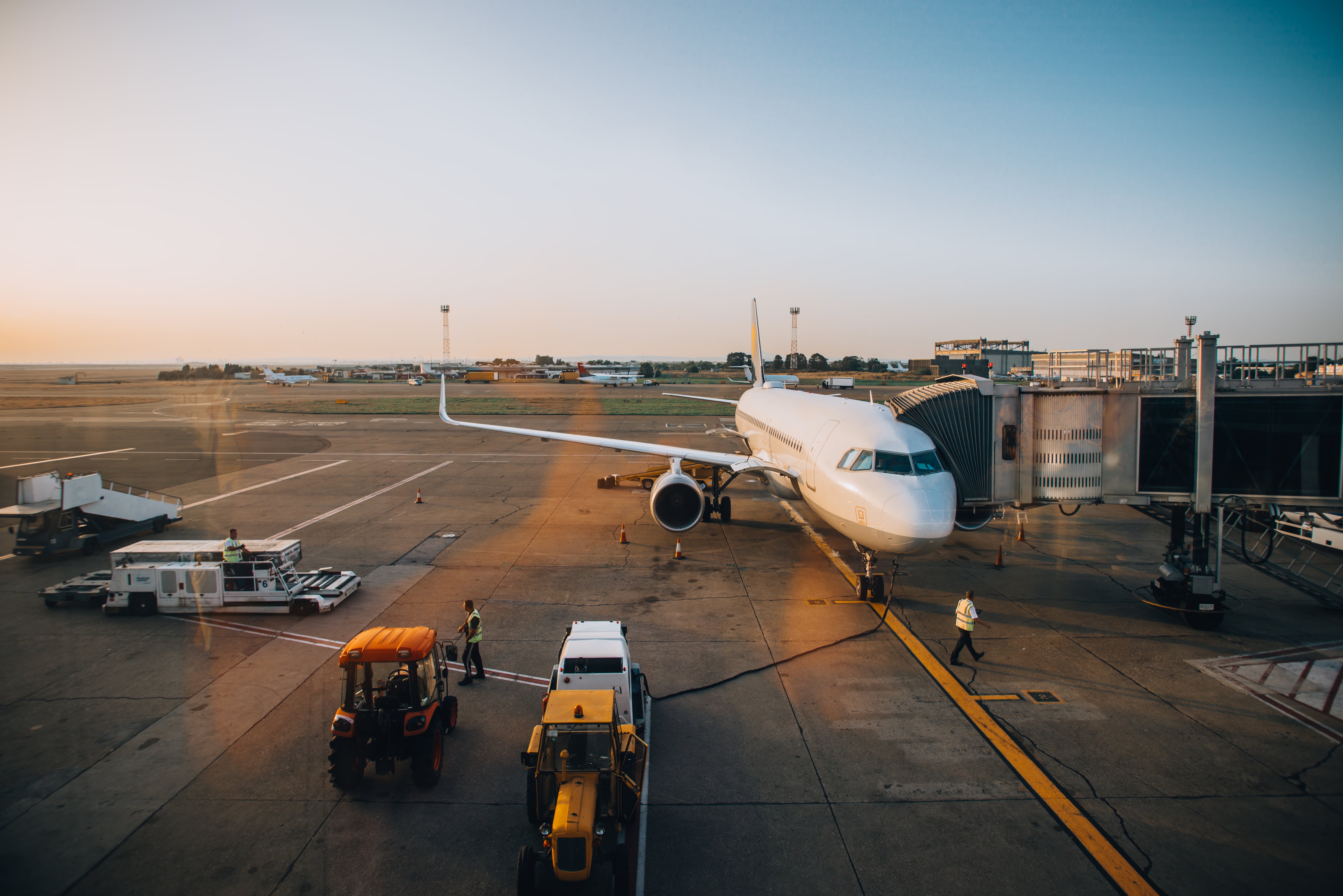El vuelo representa un desafío logístico y tecnológico, con rotación de tripulación y protocolos especiales para garantizar la seguridad durante casi 30 horas de recorrido.