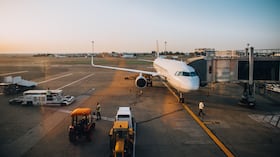 El vuelo representa un desafío logístico y tecnológico, con rotación de tripulación y protocolos especiales para garantizar la seguridad durante casi 30 horas de recorrido.