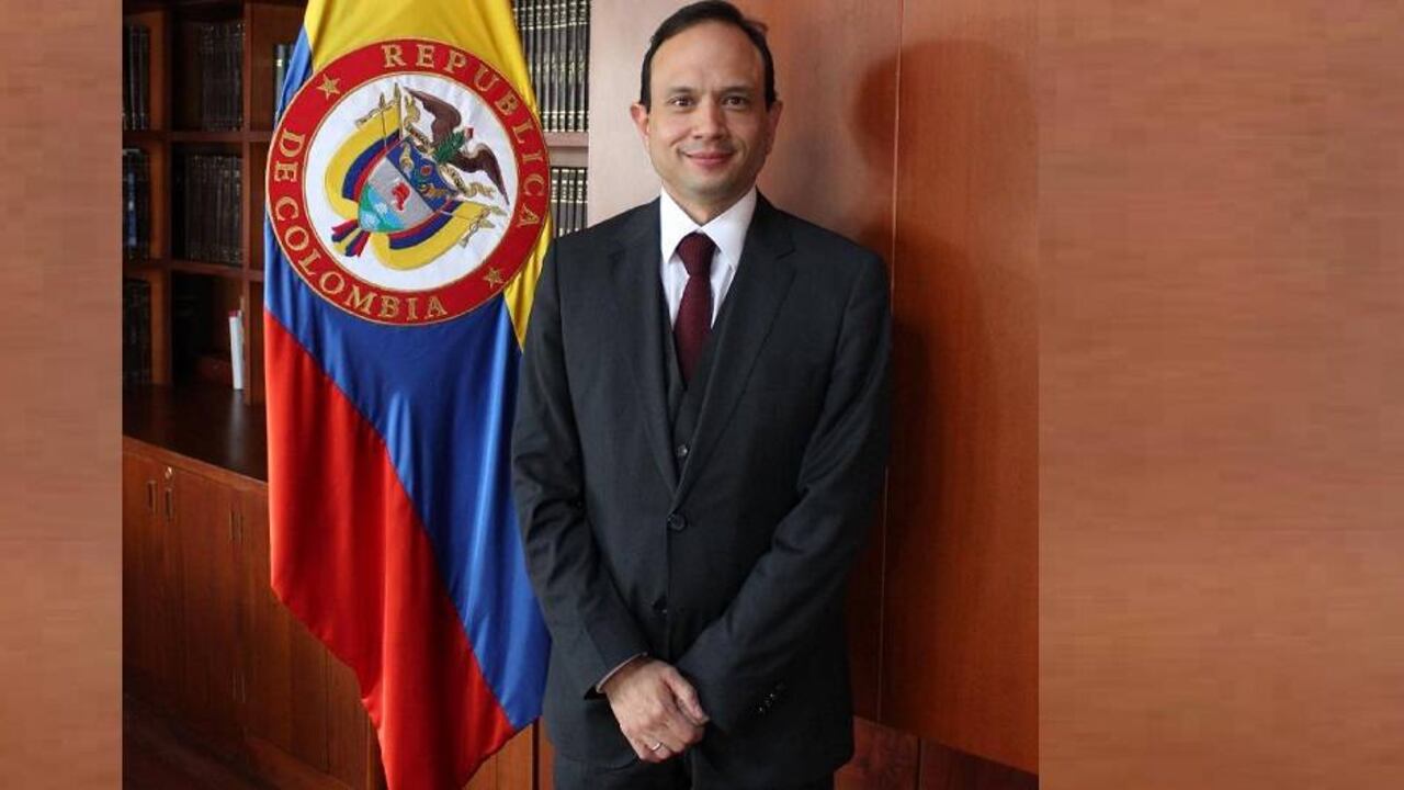 El magistrado Carlos Bernal explicó su decisión: no cree que por razones de trámite deba hundirse la ley de financiamiento.