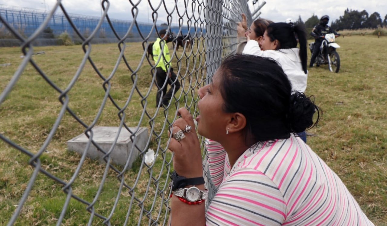Familiares suplican por la vida de quienes se encuentran dentro del centro penitenciario