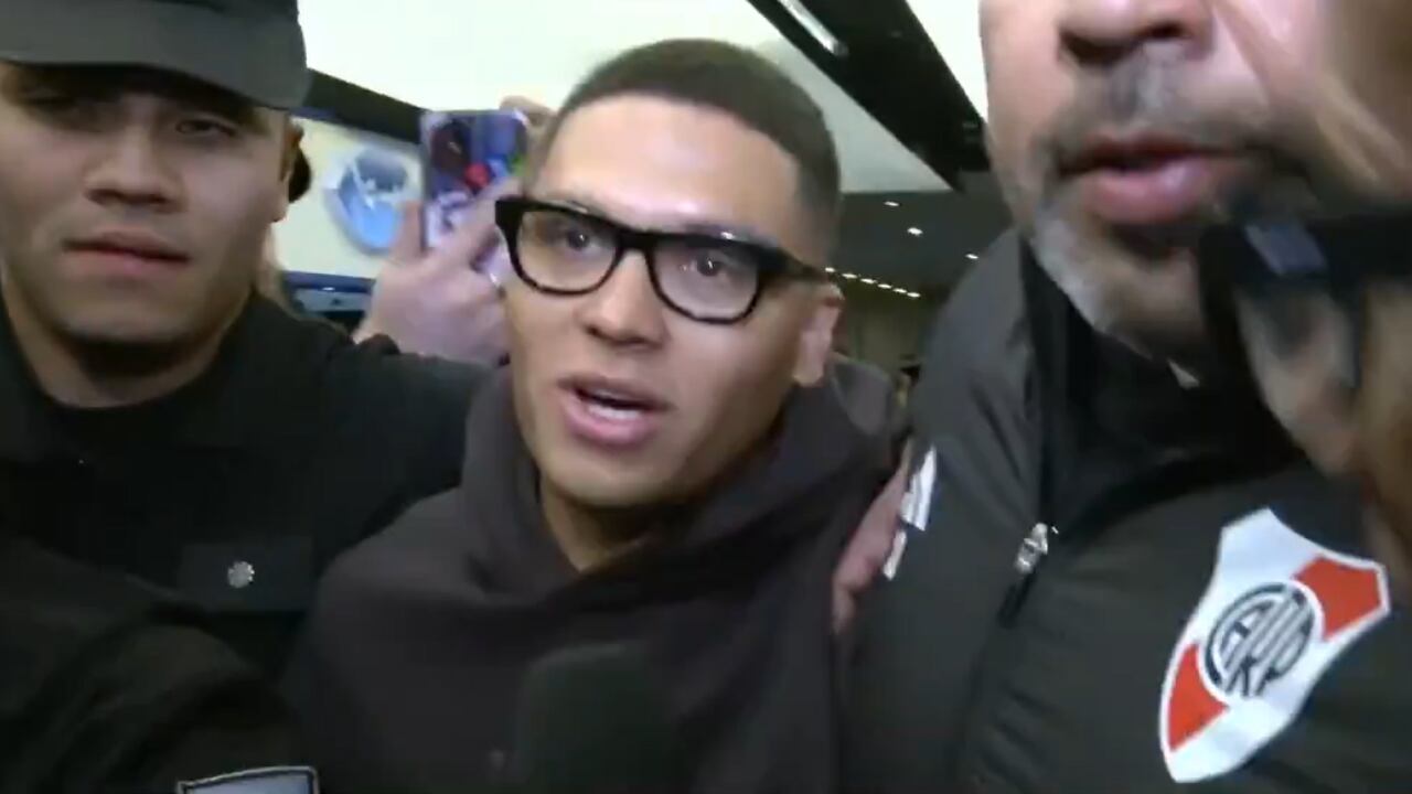 Juan Fernando Quintero aterrizó en Argentina para su tercer ciclo con River Plate