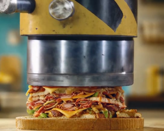 La inteligencia artificial ha llegado al mundo de la edición visual con un innovador editor que permite inflar, aplastar y derretir imágenes, además de convertirlas en pasteles, ofreciendo a los usuarios una experiencia creativa sin precedentes.