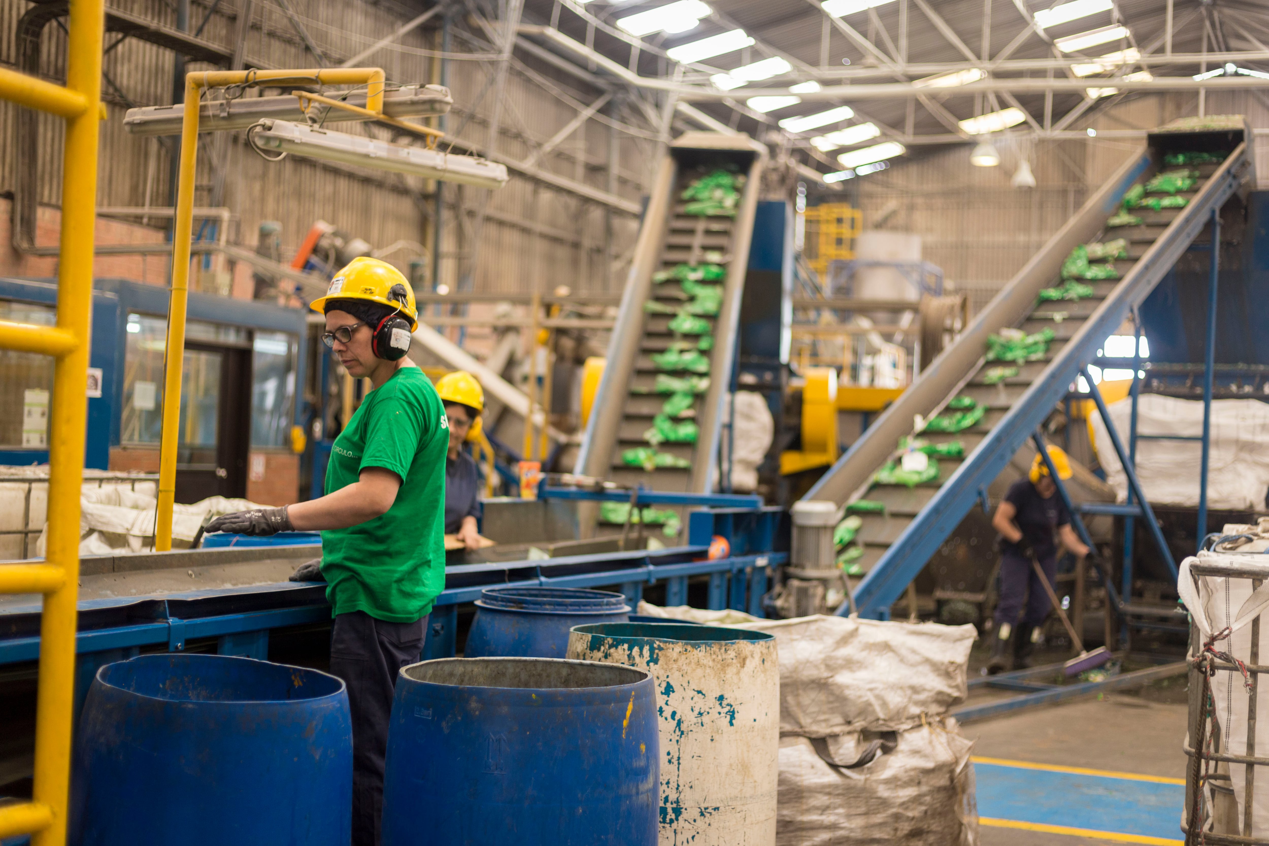 Darnel ofrece un portafolio robusto de opciones sostenibles basadas en tres principios:  la utilización de materias primas recicladas y la reducción del uso de recursos; la reutilización y el aprovechamiento posconsumo, y el desarrollo de nuevos materiales para empaques.