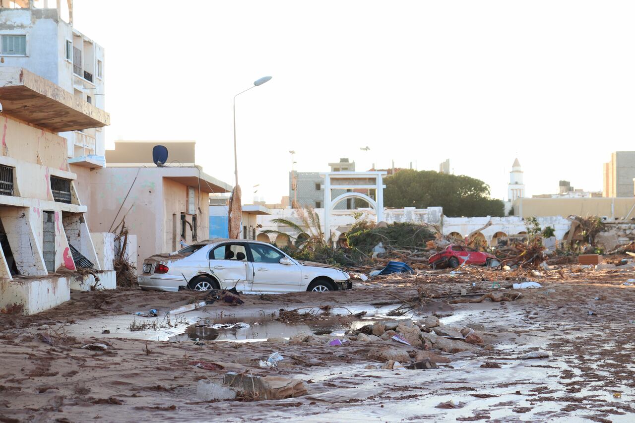Una visión de la devastación en las zonas de desastre después de que las inundaciones causadas por la tormenta Daniel asolaron la región de Derna, Libia, el 13 de septiembre de 2023. Al menos 6.000 personas han muerto y miles más siguen desaparecidas debido a las inundaciones del fin de semana causadas por la tormenta Daniel en el este de Libia, según funcionarios.