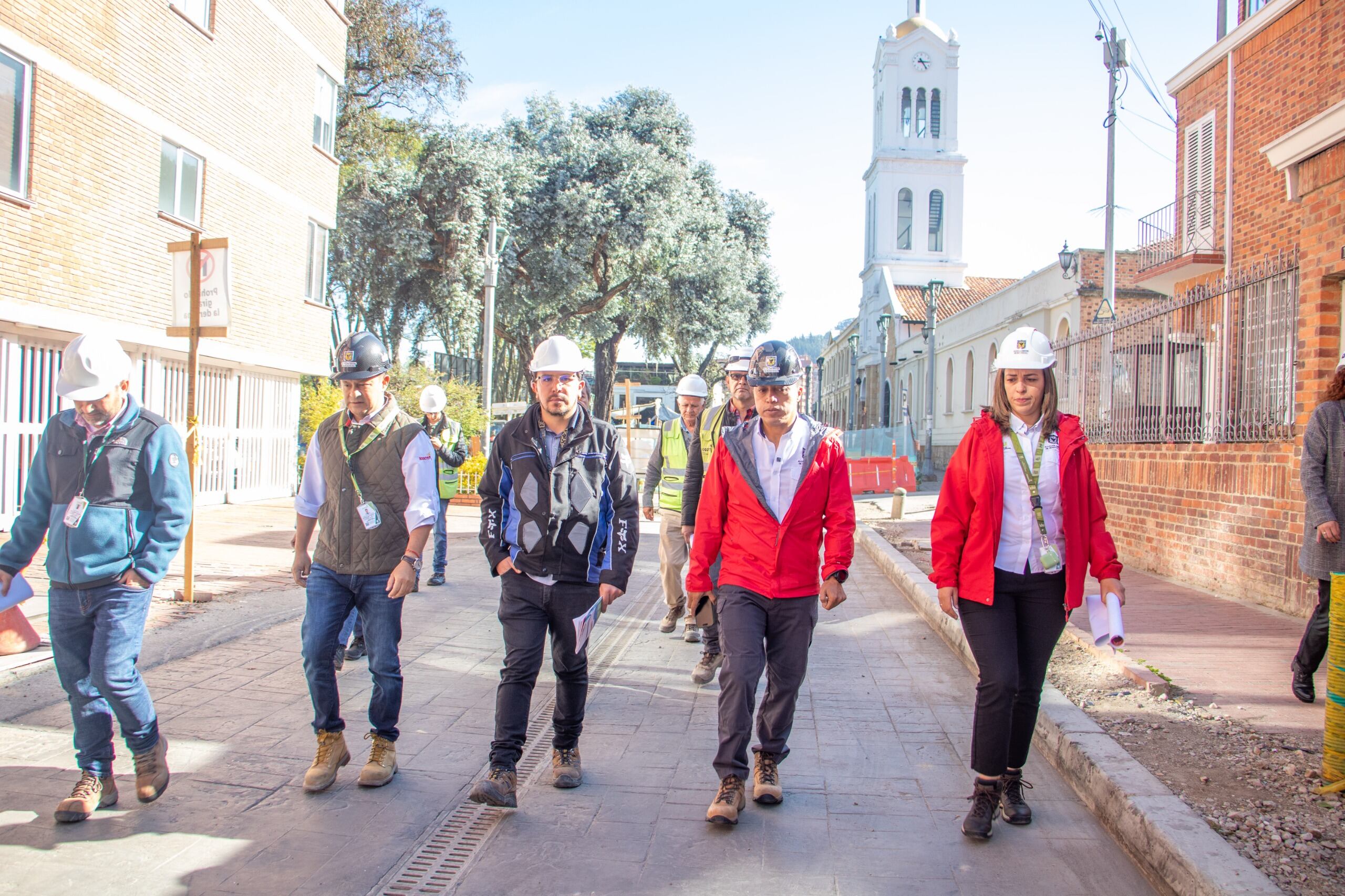 El director del IDU, Orlando Molano, y su equipo, visitaron las obras
