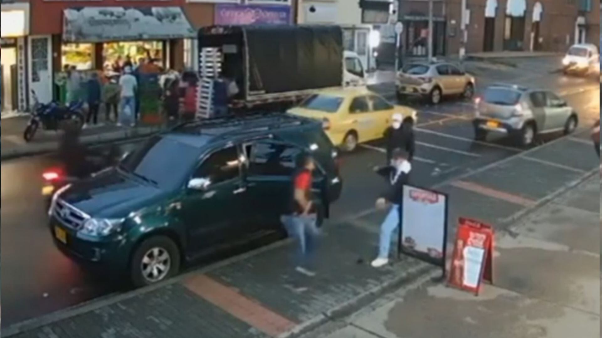 Tanto el atacado como el atacante resultaron heridos y ya fueron atentidos.