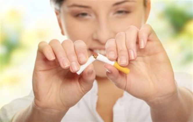 Expertos en salud aconsejan no fumar para preservar la salud de la piel. 