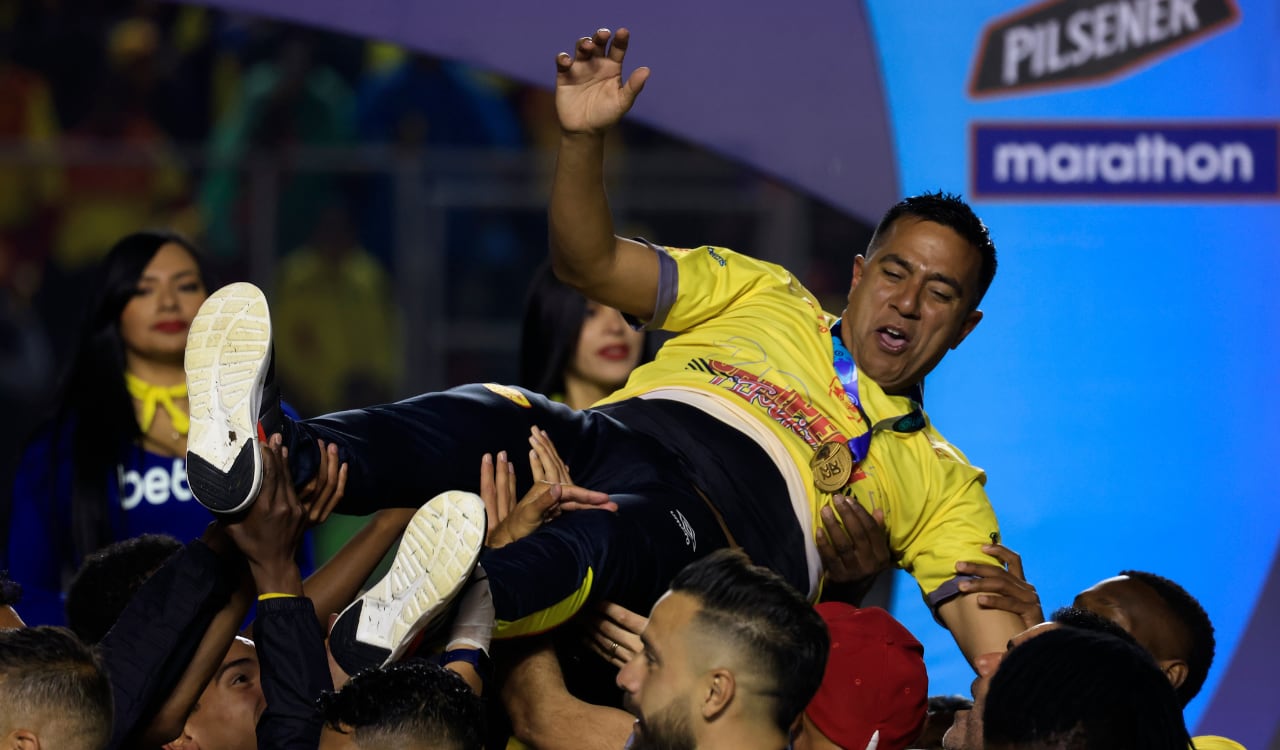 César Farías conquistó título con Aucas en Ecuador.