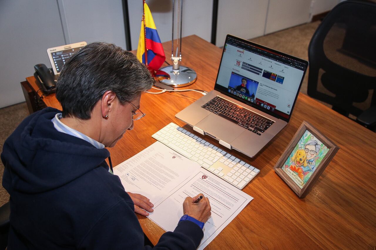 La alcaldesa de Bogotá, Claudia López, fue becada para estudiar en Harvard.