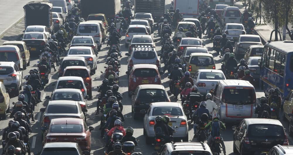 El Ministerio de Transporte, a cargo de Ángela Orozco, ha puesto el foco en el tema de seguridad en infraestructura, vehículos y personas.Desde 2013 las motocicletas superan en número a los automóviles en Colombia. Hoy ruedan 8,9 millones de ellas.