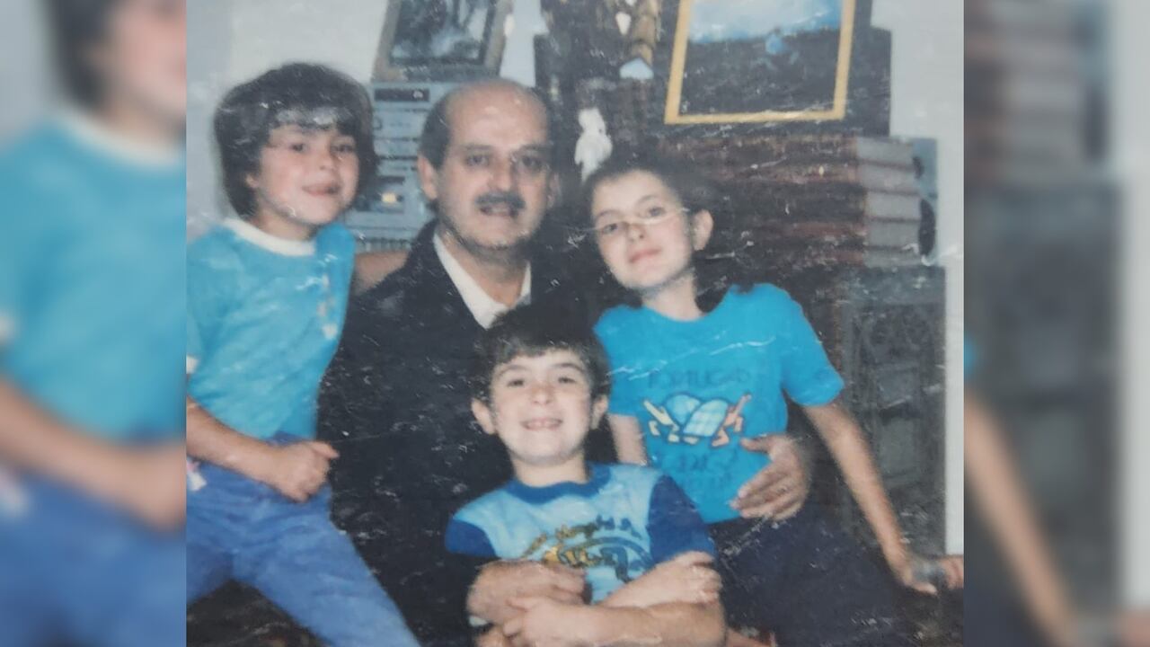 Paloma Valencia junto a su padre.