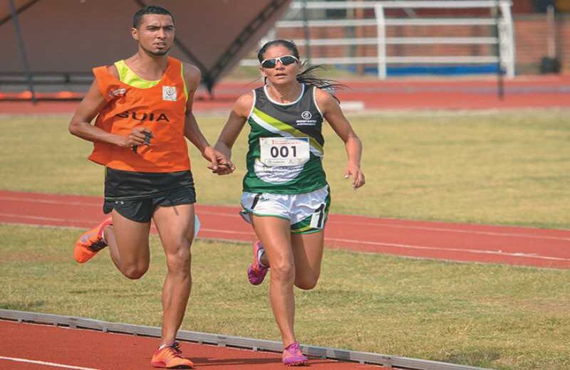 Maritza Arango, Quedó ciega a los 25 años como consecuencia de una retinitis pigmentosa. Cuatro años después terminó el bachillerato y comenzó a entrenar. Ganó plata en la competencia de 800 metros en los mundiales de Nueva Zelanda en 2011 y Francia en 2013.