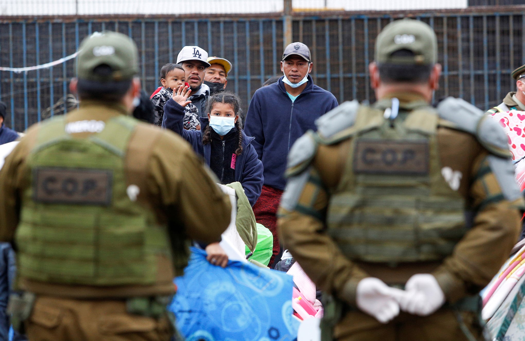 En Imágenes. Enfrentamiento entre antiinmigración y migrantes venezolanos en Chile