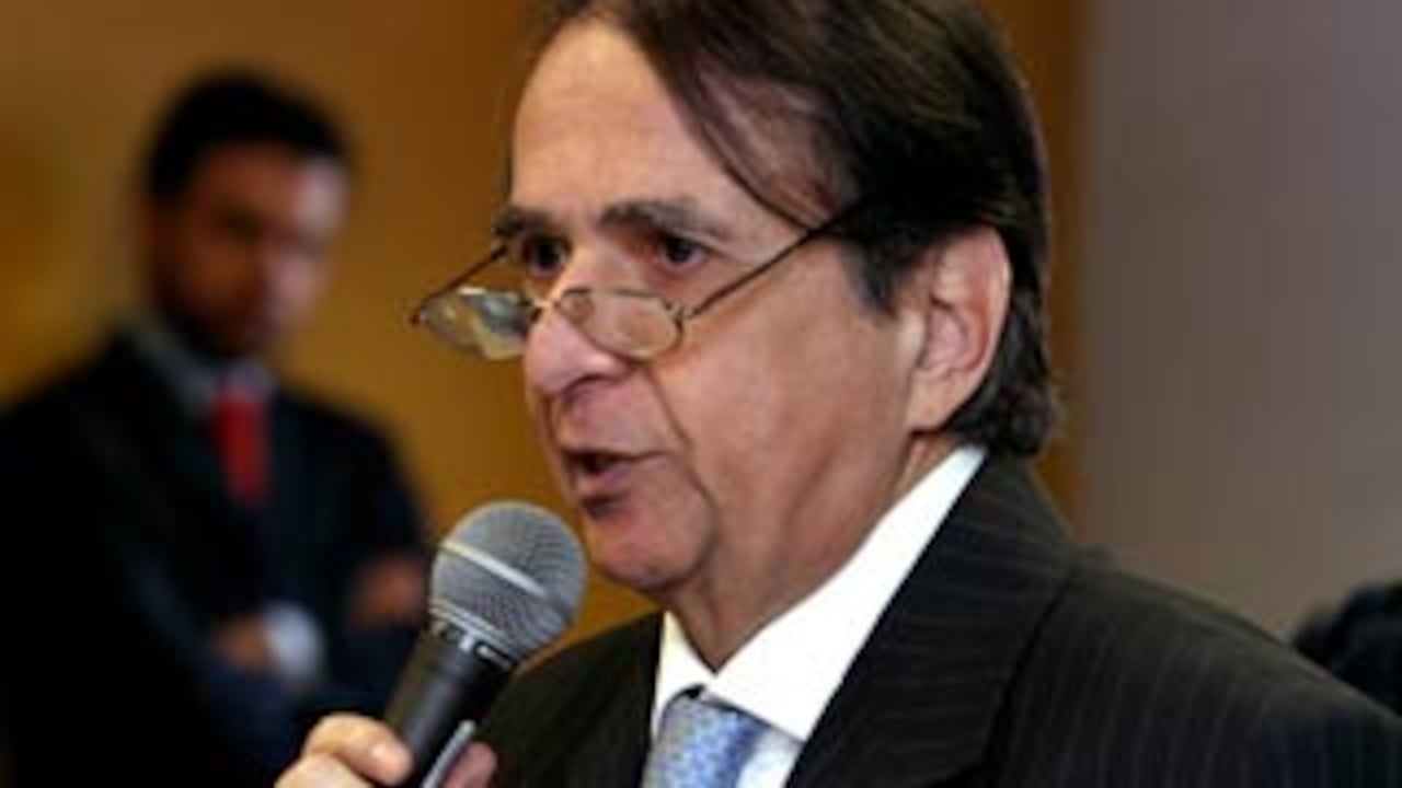 Alberto Santofimio se defendió durante diez horas de las acusaciones por el crimen de Luis Carlos Galán. Su reaparición como orador no fue en un mitin político, como en sus épocas de activista, sino ante el juzgado primero especializado del Tribunal de Cundinamarca. (Paola Castaño -Semana).