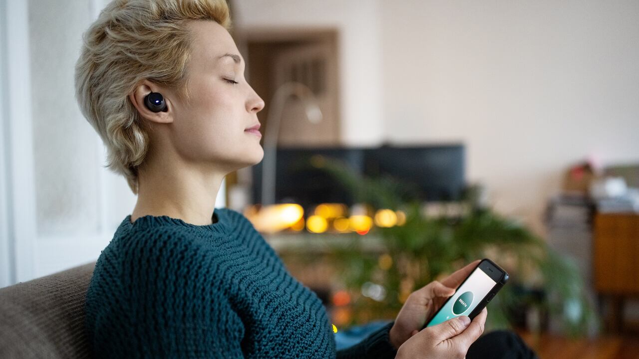 Los audífonos inalámbricos brindan más comodidad, pero también deben limpiarse con mayor cuidado.