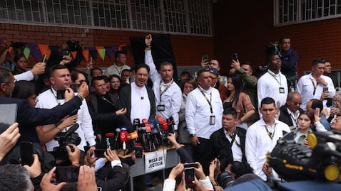 El candidato presidencial Iván Cepeda, rueda de prensa