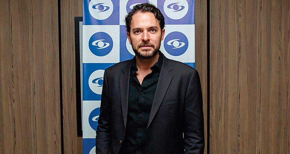 Manolo Cardona se hizo implante hace varios años. 