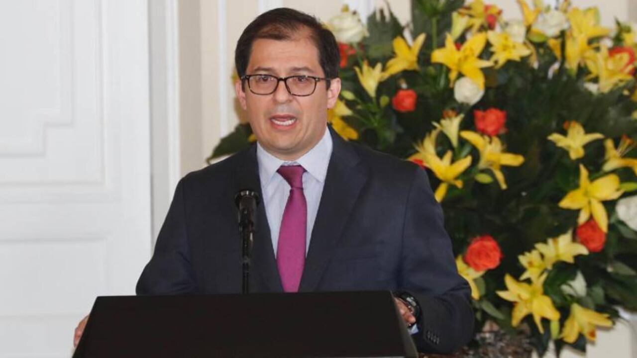 el Artículo 249 de la Constitución, norma de normas, dice que el fiscal general debe ser elegido para un periodo de cuatro años.