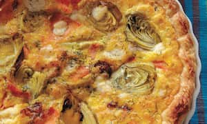 Quiche de salmón, queso de cabra y corazones de alcachofa