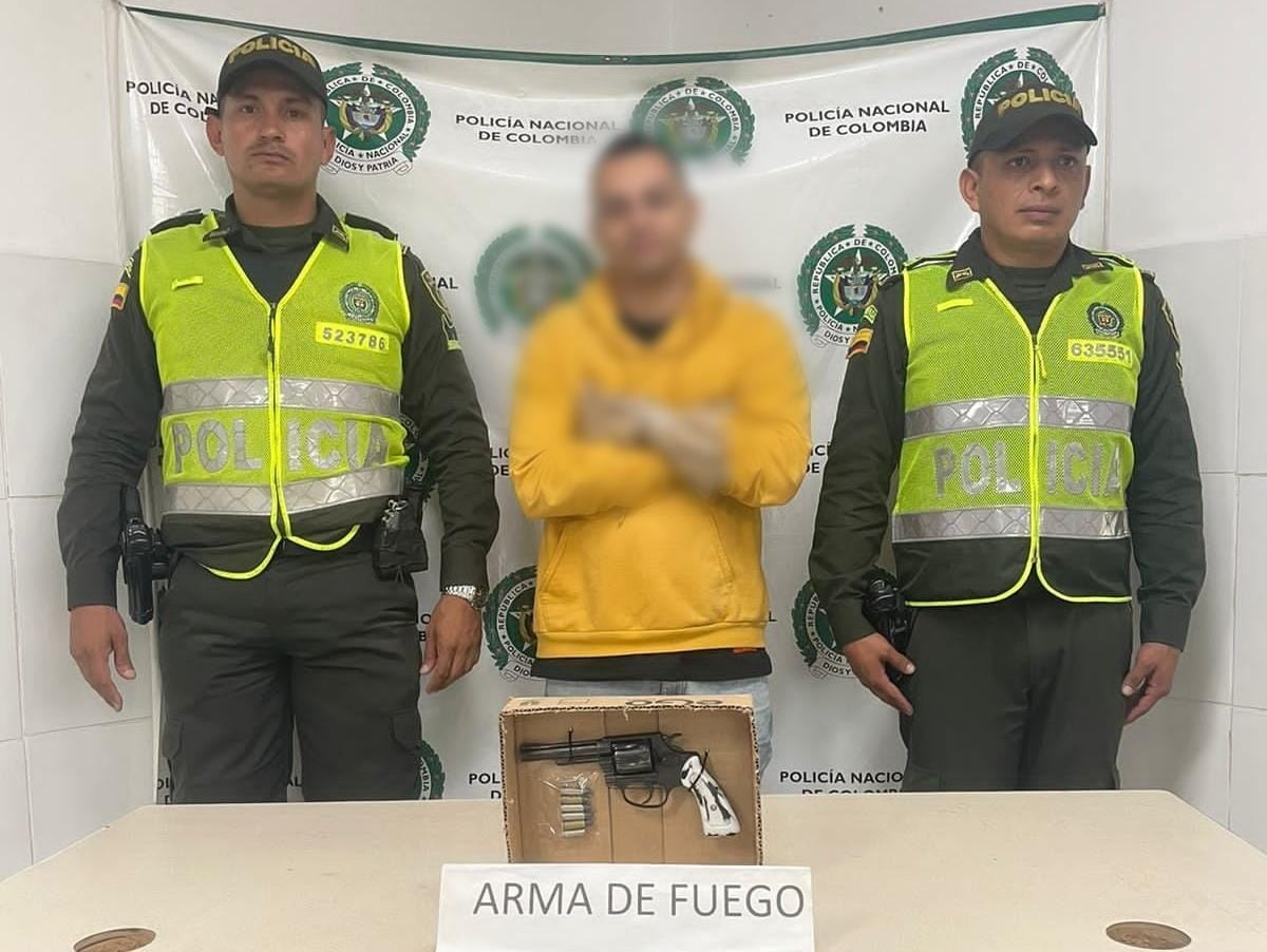 Actualmente se encuentra a disposición de Fiscalía General de la Nación para que responda por el presunto delito de tráfico, fabricación o porte de armas de fuego