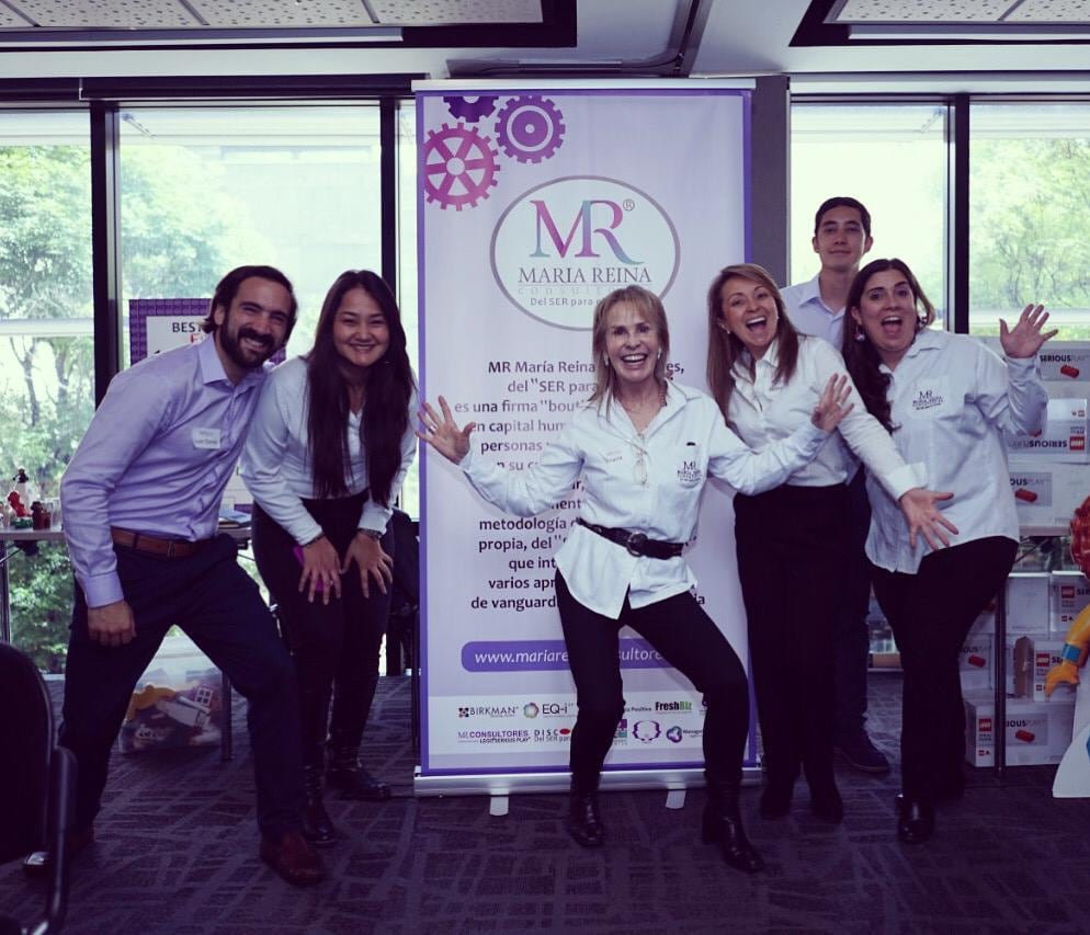 María Reina CEO de María Reina Consultores y su equipo