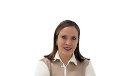 Como mujer del sector tecnológico y embajadora TIC de una comunidad de mujeres en Colombia, en representación de Latinoamérica, he entendido que esta conversación va mucho más allá de estudiar ingeniería o aprender a usar herramientas digitales.
