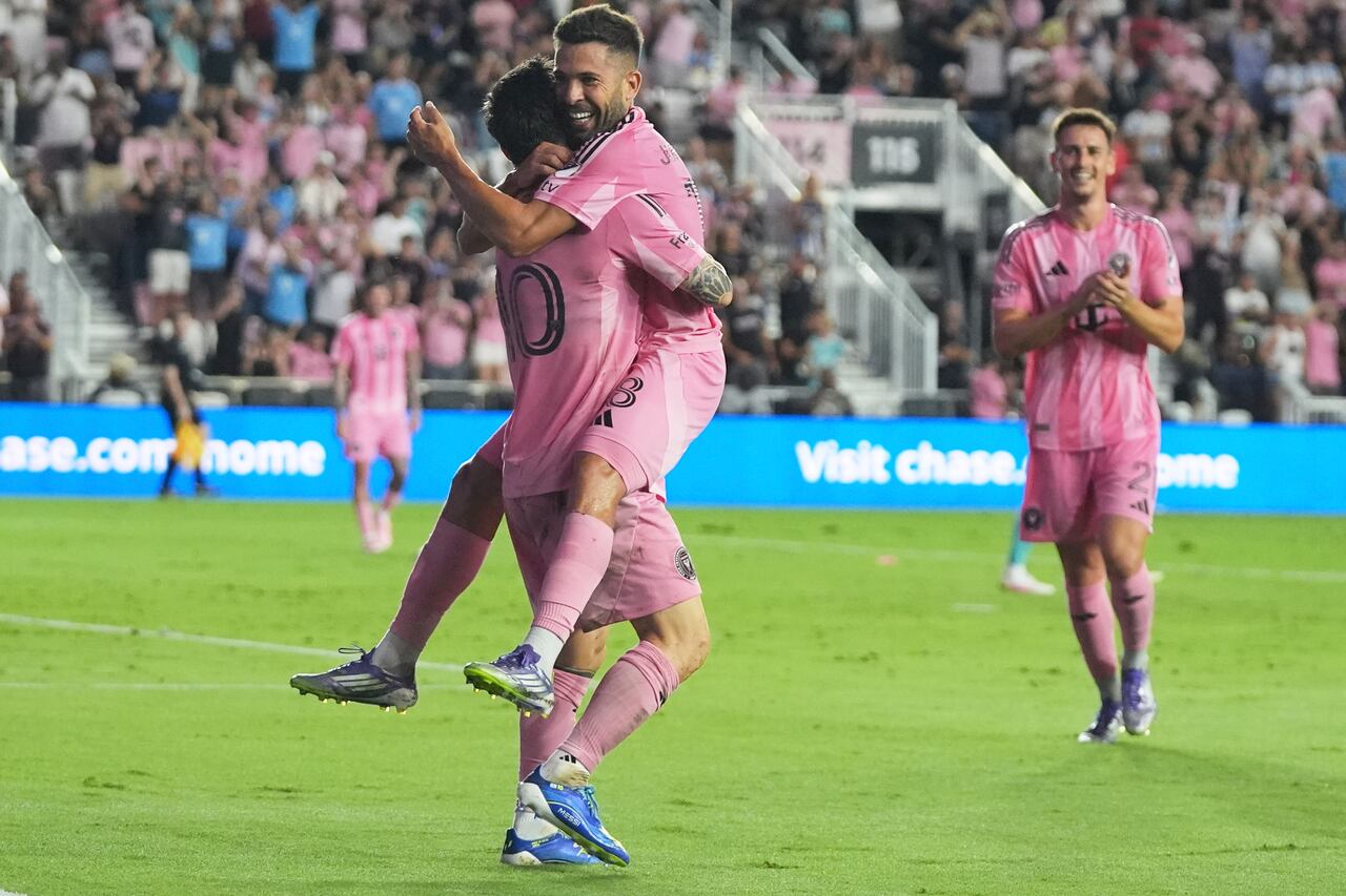 Inter Miami celebra el triunfo parcial en el primer tiempo.