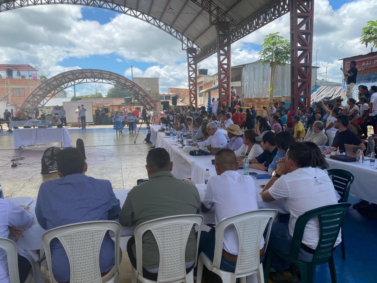 Las delegaciones del Gobierno Nacional y del Estado Mayor Central de las Farc reunidas en el municipio de puerto Concordia, en el Meta.