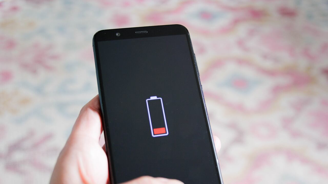 Los cortes eléctricos no siempre significan desconexión total; algunos métodos permiten sumar carga y extender el uso del celular.