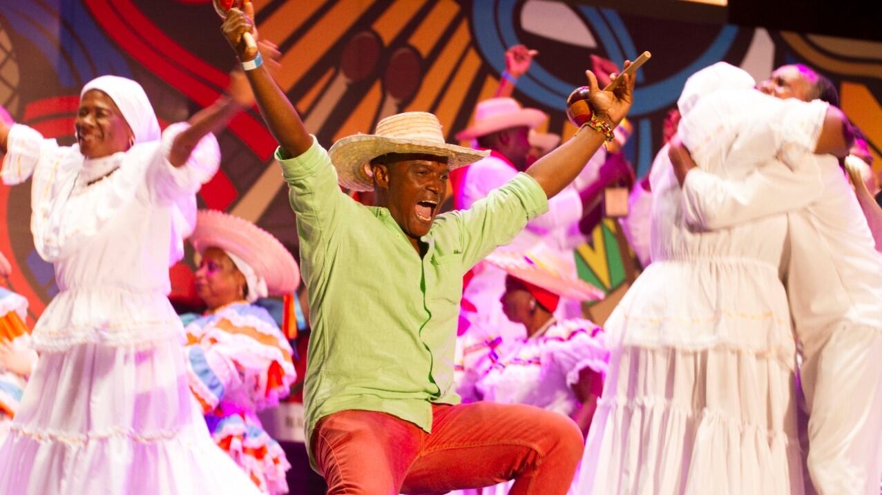 El Petronio Álvarez es uno los festivales más importantes del país. Durante seis días; propios y visitantes gozan de música, historia, gastronomía y cultura del Pacífico colombiano.