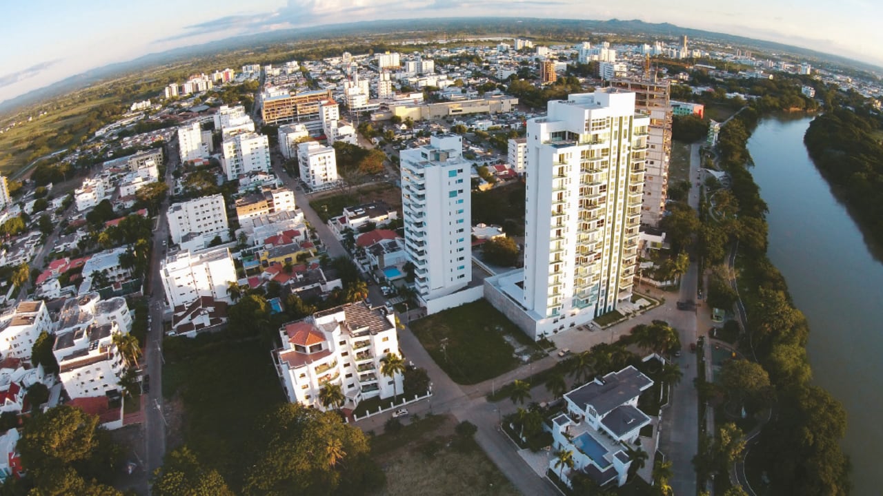 El modelo urbano de la capital de Córdoba gira en torno al río Sinú. Parques lineales en la ronda y muelles turísticos están dentro de las obras.