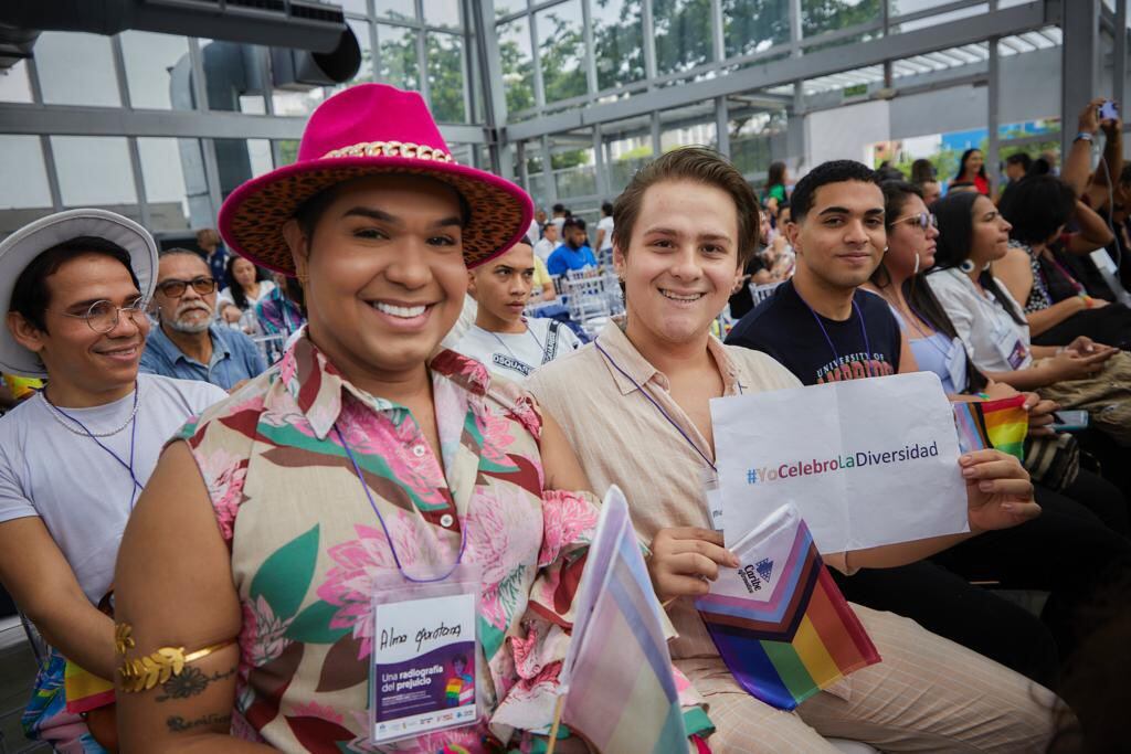 Defensoría presenta informe sobre violencia y discriminación hacia la comunidad OSIGD: "Preocupa la escasa respuesta institucional"