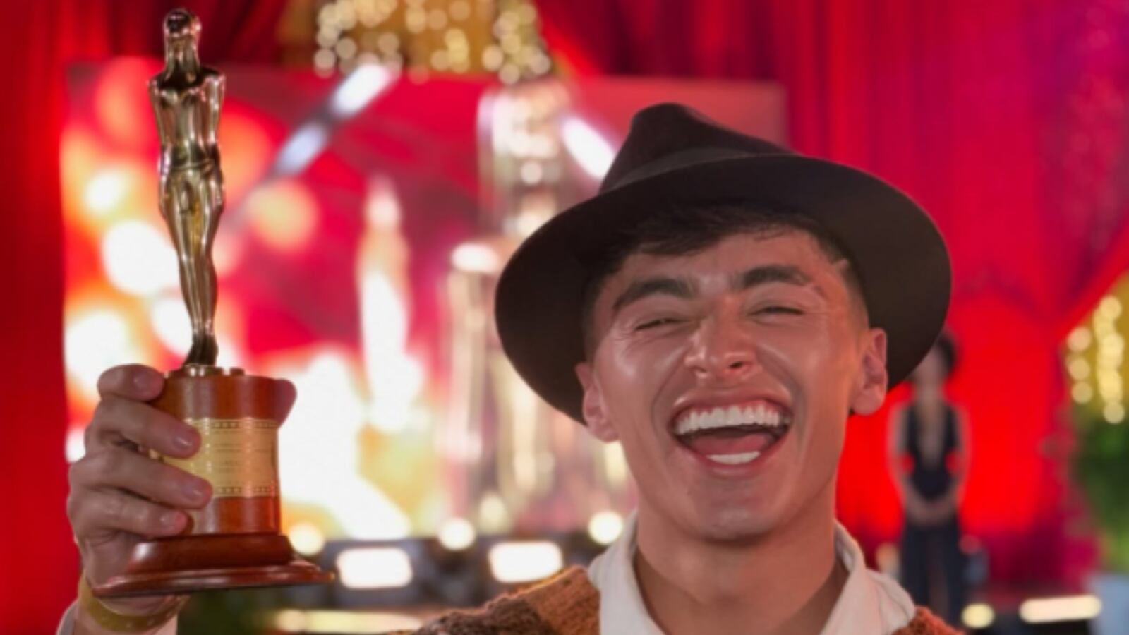 'El chico de la ruana', ganador del premio India Catalina l Mejor Creador de Contenido Digital