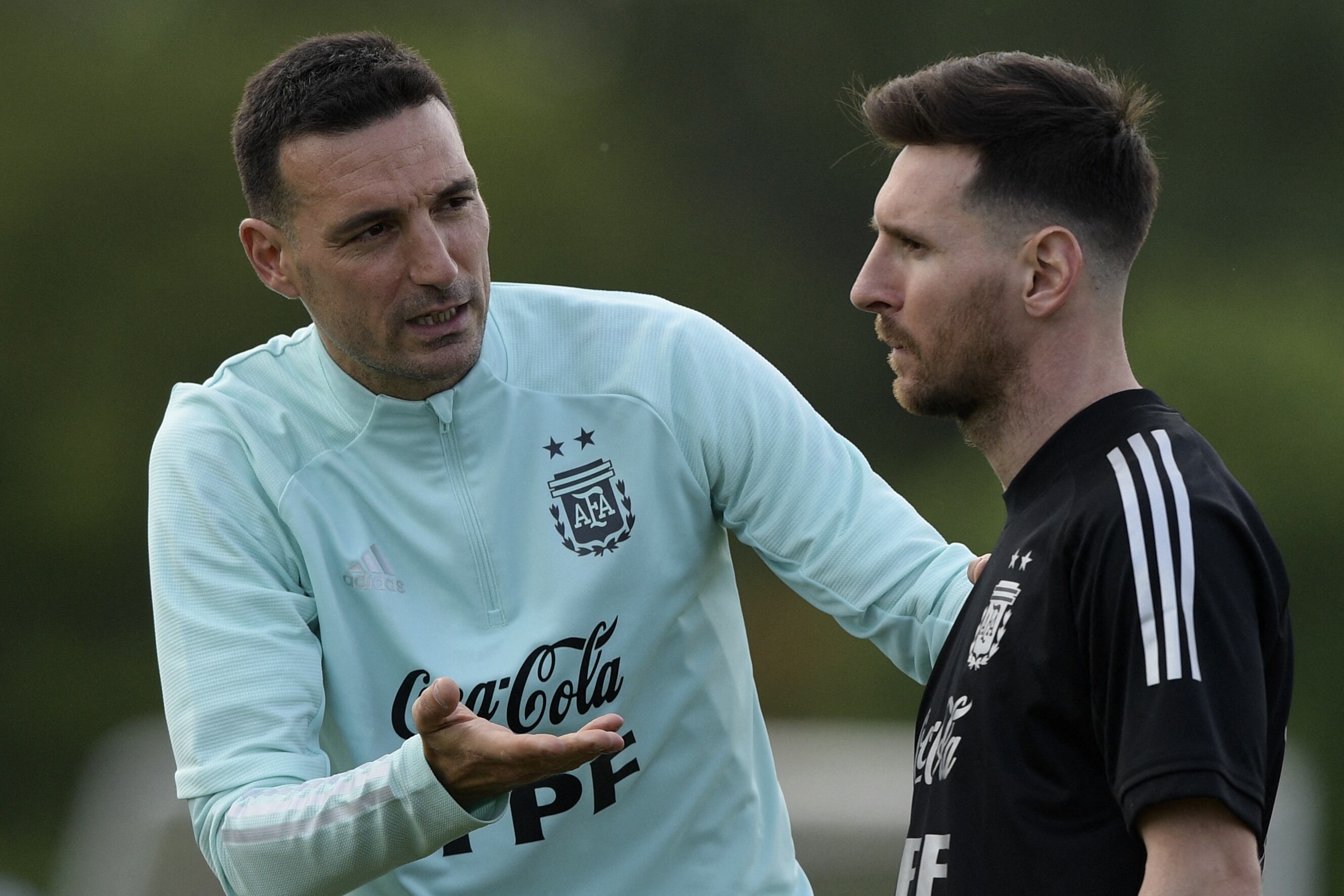 Argentina's coach Lionel Scaloni (L) gives instructions to forward Lionel Messi during a training session in Ezeiza, Buenos Aires, on November 9, 2021, ahead of FIFA World Cup Qatar 2022 qualifier matches against Uruguay on November 12 and against Brazil on November 16. (Photo by JUAN MABROMATA / AFP)