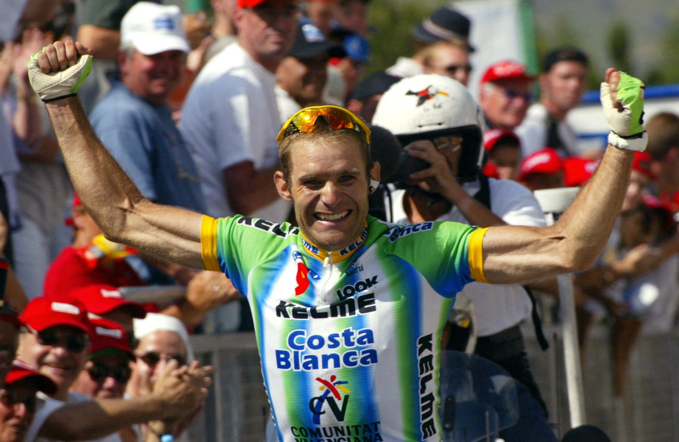 Santiago Botero, oro en contrarreloj. El corredor antioqueño vivió varios momentos de gloria a lo largo de su carrera, pero sin duda uno de los más recordados fue cuando ganó la contrarreloj individual masculina de los Campeonatos Mundiales de Ruta en 2002. En esa ocasión, recorrió  40,4 kilómetros en 48:08 minutos. Foto:JOEL SAGET / AFP