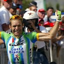 Santiago Botero, oro en contrarreloj. El corredor antioqueño vivió varios momentos de gloria a lo largo de su carrera, pero sin duda uno de los más recordados fue cuando ganó la contrarreloj individual masculina de los Campeonatos Mundiales de Ruta en 2002. En esa ocasión, recorrió 40,4 kilómetros en 48:08 minutos. Foto:JOEL SAGET / AFP