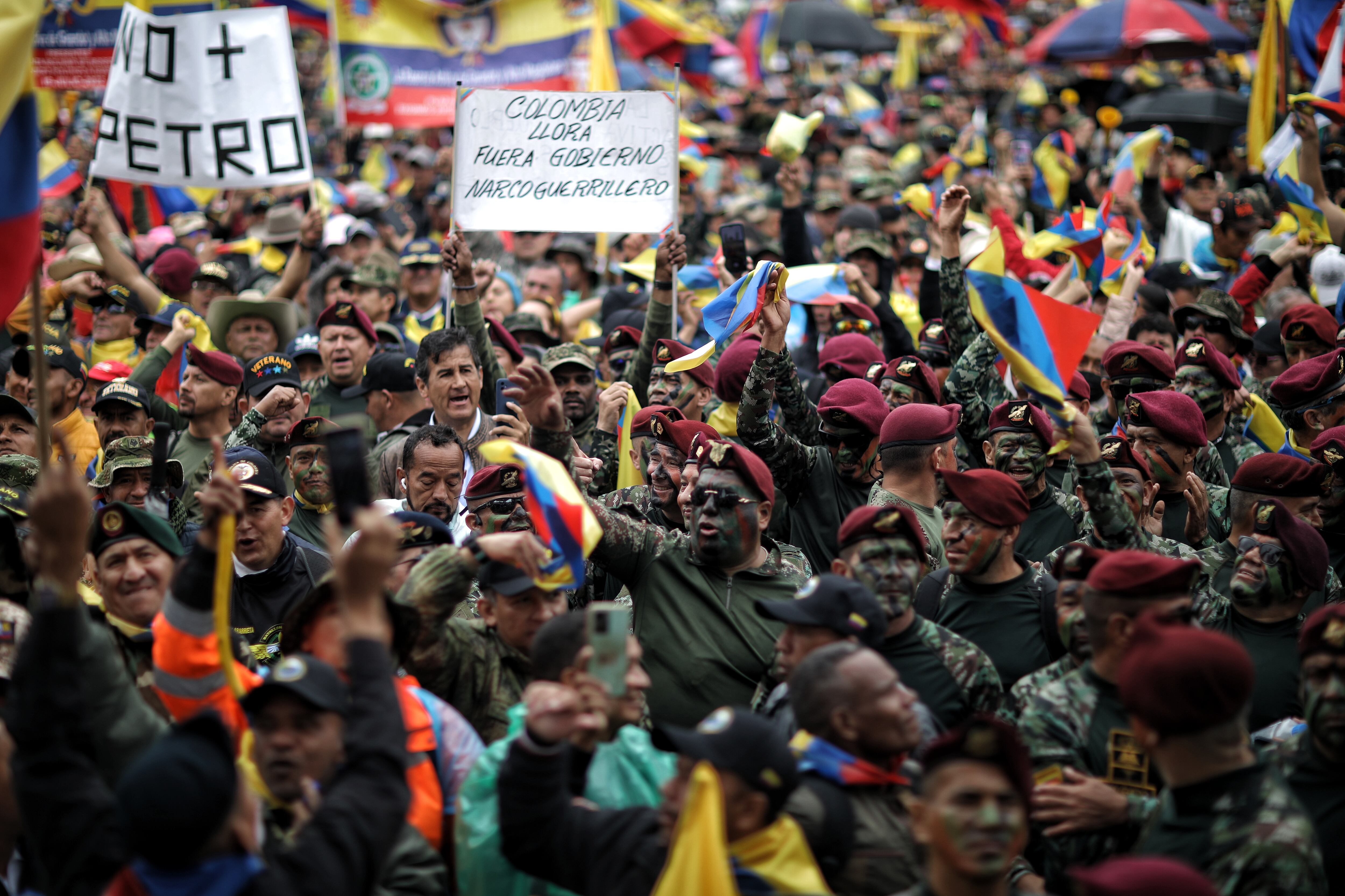 Plantón reservas de las fuerzas militares