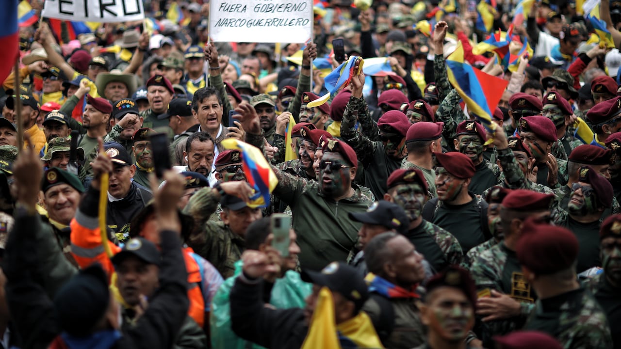 Plantón reservas de las fuerzas militares