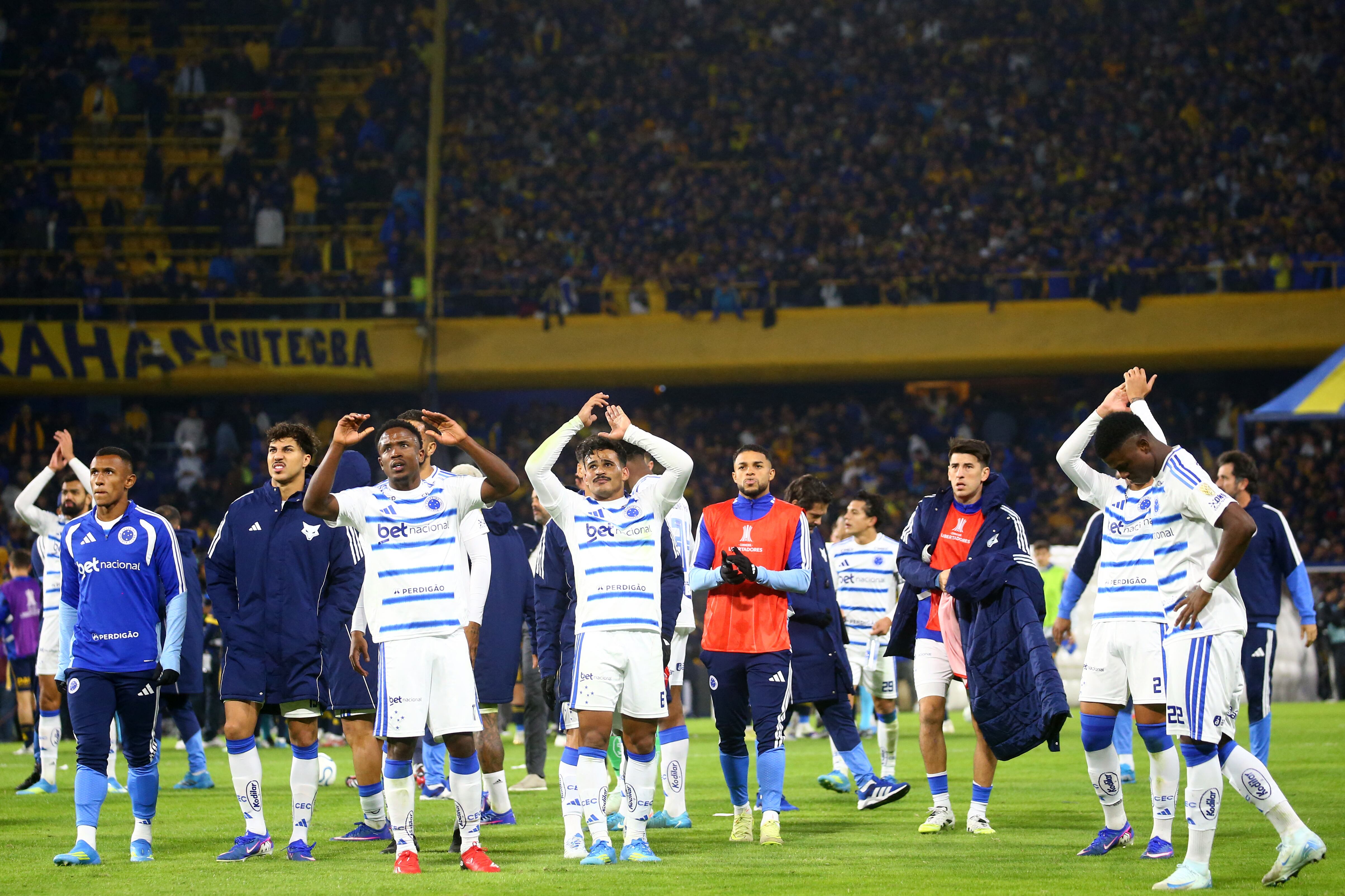 Plantel de Cruzeiro con Néiser Villarreal (22)
