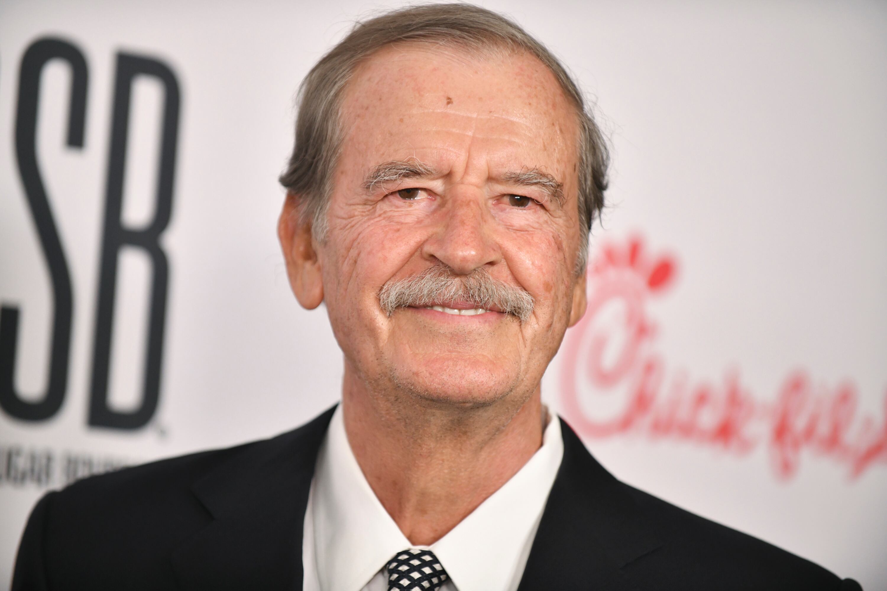 El expresidente de México Vicente Fox hizo el llamado firmando la carta