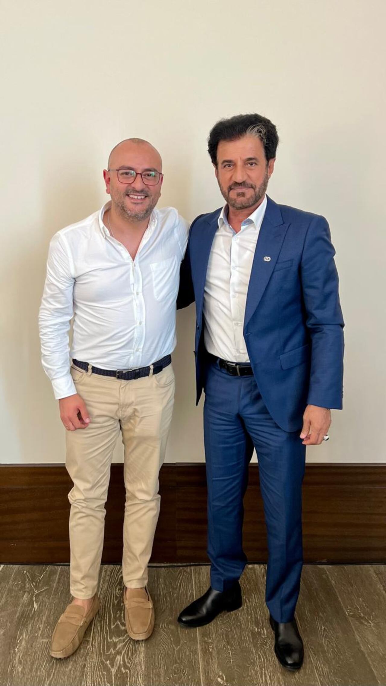 Henry Bonilla junto a Mohammed ben Sulayem - Presidente de Federación Internacional del Automóvil (FIA).