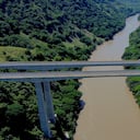 Puente sobre el río Cauca, obra del proyecto vial 4G, Conexión Pacífico 2.