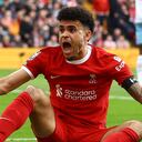 Luis Díaz reclama un penal contra el Crystal Palace