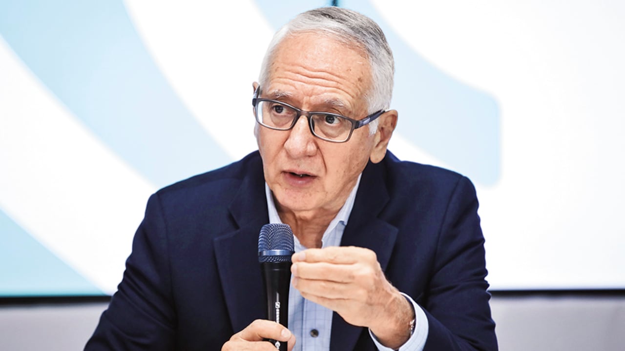 Guillermo Alfonso Jaramillo, ministro de Salud, expidió un decreto para impulsar temas de la reforma, mientras que Armando Benedetti, ministro del Interior, insiste en una concertación.