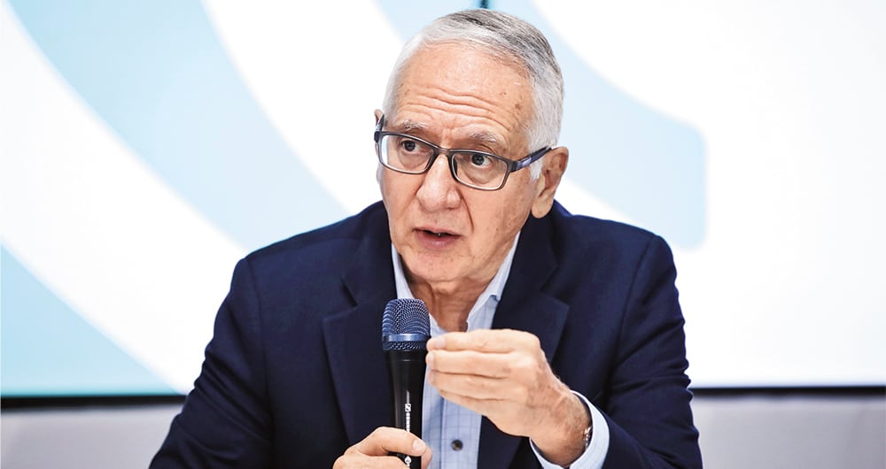 Guillermo Alfonso Jaramillo, ministro de Salud, expidió un decreto para impulsar temas de la reforma, mientras que Armando Benedetti, ministro del Interior, insiste en una concertación.