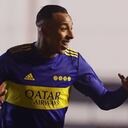 El atacante colombiano abrió el marcador para Boca Juniors frente a Barracas Central
