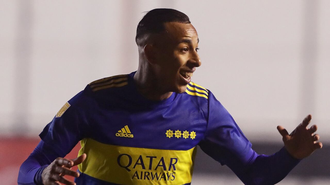 El atacante colombiano abrió el marcador para Boca Juniors frente a Barracas Central