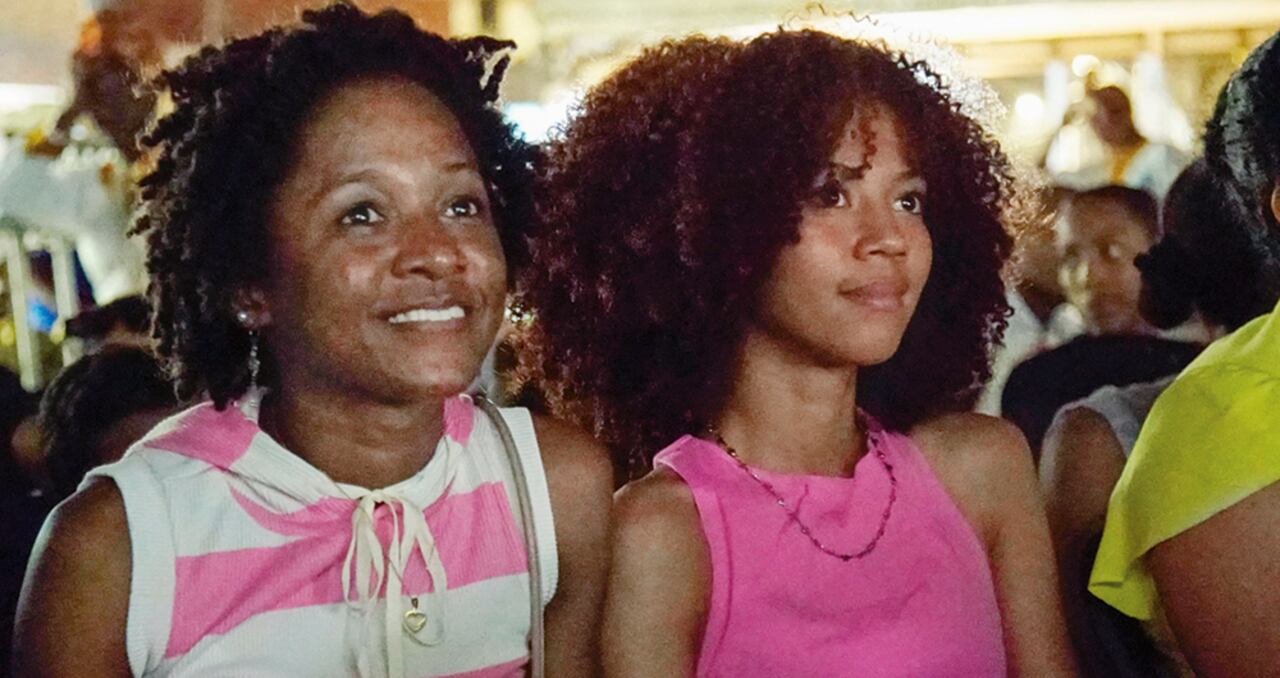 En la proyección, en el barrio El Pozón, la comunidad no fue un agente pasivo. Se expresó desde la palabra, desde las expresiones artísticas y desde las reacciones emotivas a la película.