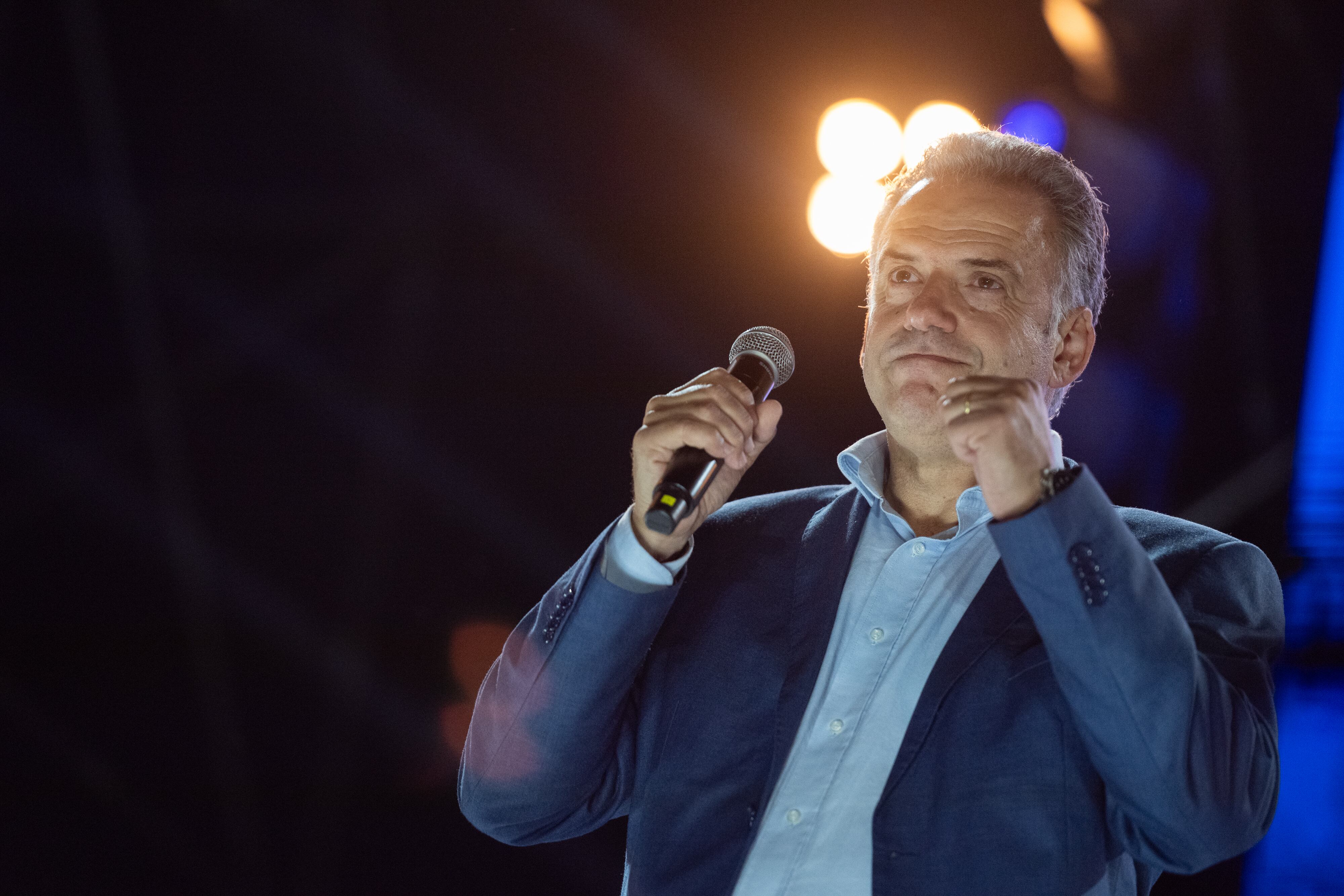 22 de octubre de 2024, Uruguay, Montevideo: El candidato presidencial de la alianza de partidos de izquierda Frente Amplio, Yamandu Orsi, pronuncia un discurso durante un mitin cinco días antes de las elecciones uruguayas. Foto: Santiago Mazzarovich/dpa (Foto de Santiago Mazzarovich/Picture Alliance vía Getty Images)