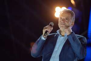 22 de octubre de 2024, Uruguay, Montevideo: El candidato presidencial de la alianza de partidos de izquierda Frente Amplio, Yamandu Orsi, pronuncia un discurso durante un mitin cinco días antes de las elecciones uruguayas. Foto: Santiago Mazzarovich/dpa (Foto de Santiago Mazzarovich/Picture Alliance vía Getty Images)